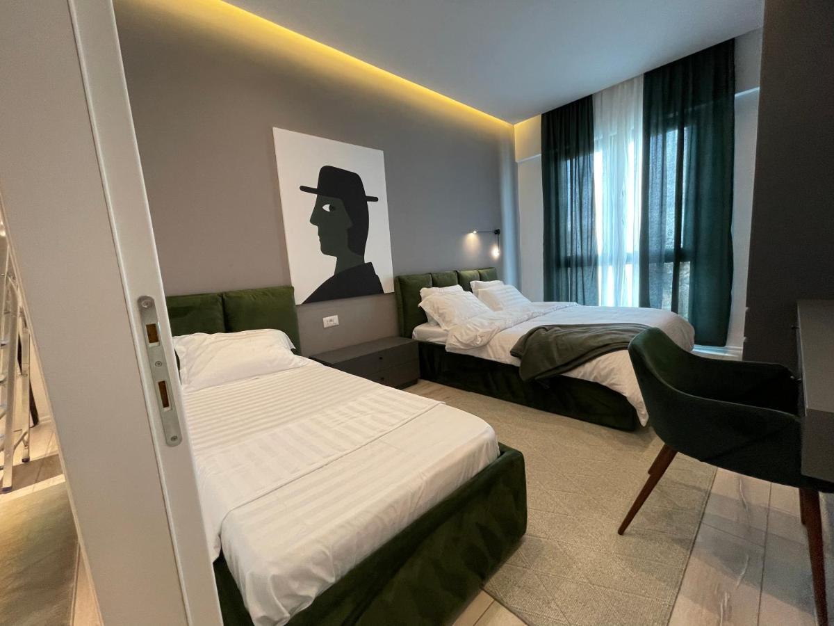 Homerent 21 Square * Tirana