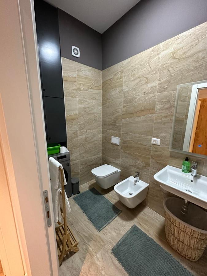 Homerent 21 Square