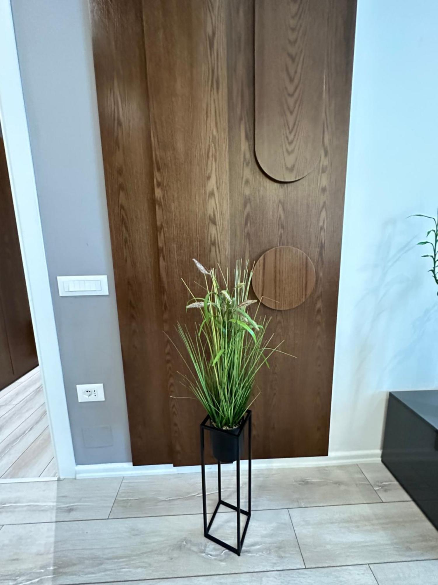 Homerent 21 Square *
